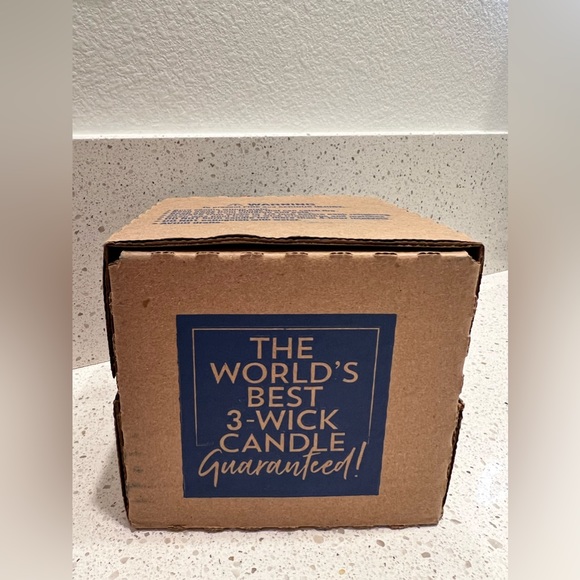 Bath & Body Works Candle - Picture 5 of 5